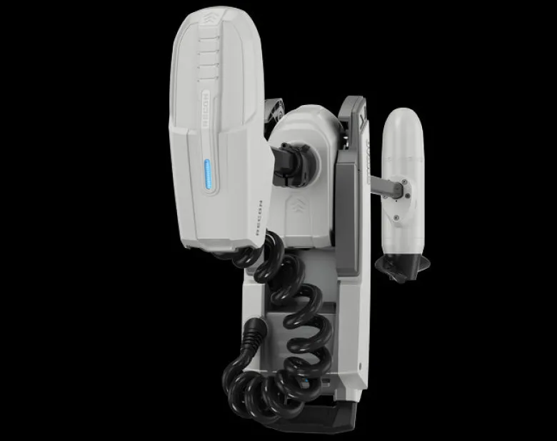 Simrad Trolling Motors|Flies<RECON™ Saltwater Trolling Motor